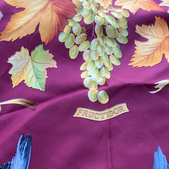 Hermes game bird autumn fruit print silk Carre 90cm - Picture 3 of 7